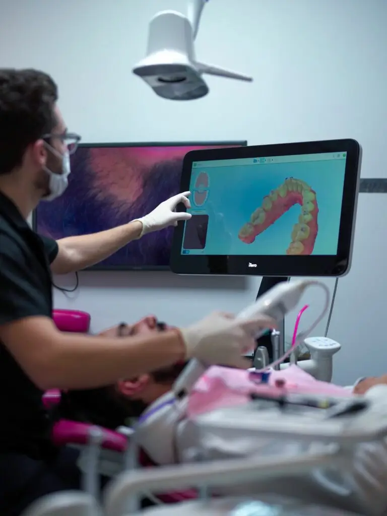 Nos soins cabinet dentaire boujenah, paris 16 : Soins dentaires généraux, Blanchiment dentaire, invisalign, Implants dentaires, Prothèses dentaires, Injection d’acide hyaluronique, Orthodontie invisible : Aligneurs transparents